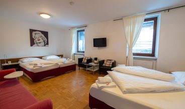 Bild på Basic Double Room, Ensuite (Hangseite Blick)-1 King Bed Free self parking