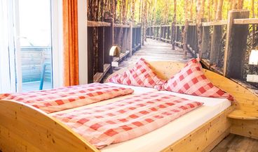 Bild på Double Room, Private Bathroom-1 King Bed Free self parking