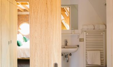 Bild på Deluxe Double Room (Green Room)-1 Queen Bed Non Refundable Free WiFi Free self parking Free breakfast