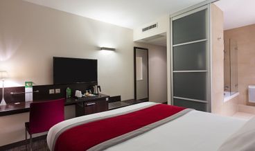 Bild på Standard Room, 1 Queen Bed, Lake View-1 Queen Bed Non Refundable Free WiFi Free self parking