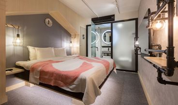 Bild på King Room, No Windows-1 King Bed Non Refundable Free WiFi Free breakfast