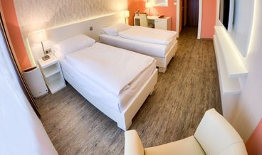 Bild på Double Room, 1 Bedroom-1 King Bed Non Refundable Free WiFi Free self parking Free breakfast