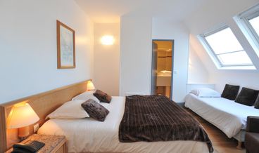 Bild på Superior Double Room, Bathtub-1 Double Bed Non Refundable Free WiFi