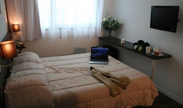 Bild på STANDARD STUDIO (DOUBLE BED)-1 Queen Bed Non Refundable Free self parking Free WiFi