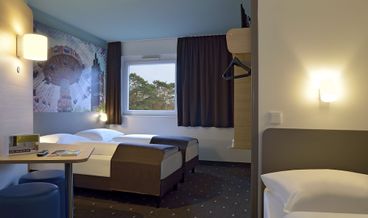 Bild på Quadruple Room-1 Queen Bed and 1 Large Twin Bunk Bed Free WiFi