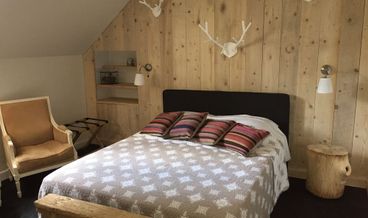 Bild på Comfort Double Room (Delft)-1 Queen Bed Free WiFi Free self parking
