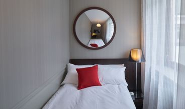 Bild på Basic Double Room (Moderate)-1 Queen Bed Non Refundable Free breakfast Free WiFi