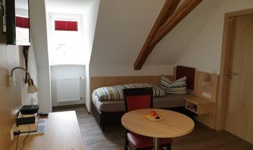 Bild på Standard Double Room, Private Bathroom-1 King Bed and 1 Twin Sofa Bed Free self parking