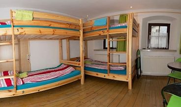 Bild på Basic Triple Room, Mixed Dorm-3 Twin Beds Non Refundable Free WiFi Free self parking Early check-in