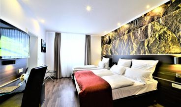 Bild på Double Room-2 Twin Beds Non Refundable Free WiFi Free self parking Free valet parking