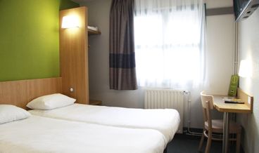Bild på Twin Room, Non Smoking-2 Twin Beds Non Refundable Free WiFi Free self parking