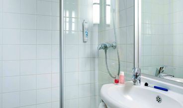 Bild på Triple Room, Multiple Beds-1 Double Bed and 1 Twin Bunk Bed Non Refundable Free self parking Free WiFi