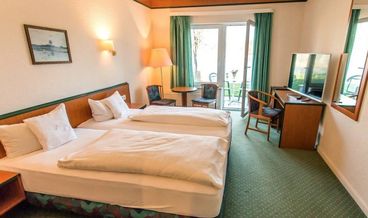 Bild på Double Room, Lake View-1 Queen Bed Free WiFi Free self parking Free breakfast