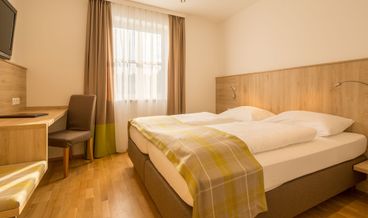 Bild på Standard Double or Twin Room-1 Double Bed and 2 Twin Beds Non Refundable Free WiFi Free self parking Free breakfast