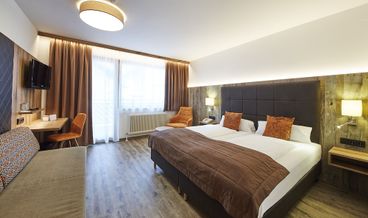 Bild på Superior Double Room, Balcony-1 Queen Bed Non Refundable Free WiFi Breakfast buffet Free self parking