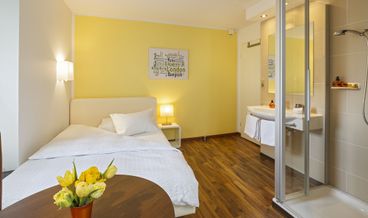 Bild på Business Double Room-1 Queen Bed Non Refundable Free WiFi