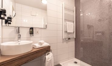 Bild på Double Room (Large)-1 Queen Bed Free WiFi Free breakfast