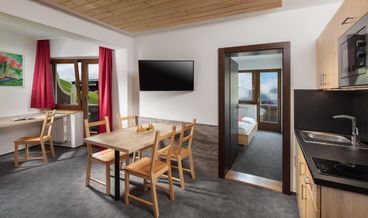 Bild på Superior Double Room, Balcony-1 Queen Bed Non Refundable Free WiFi Free breakfast Breakfast buffet Free parking