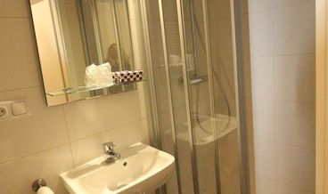 Bild på Double Room, Private Bathroom-1 Queen Bed Free WiFi Free self parking
