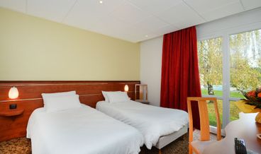 Bild på Comfort Room (1 to 3 persons)-1 Double Bed and 1 Twin Bed Free WiFi Free self parking