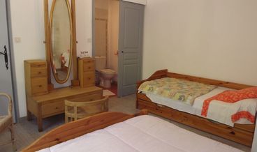 Bild på Double Room (Nord)-1 Double Bed Non Refundable Free WiFi Free self parking