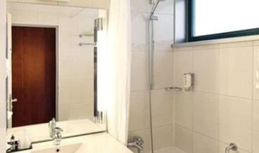 Bild på Comfort room upper floor-1 King Bed Non Refundable Free WiFi