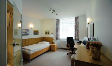 Bild på Standard Twin Room, Private Bathroom-2 Twin Beds Free WiFi Free self parking Free breakfast