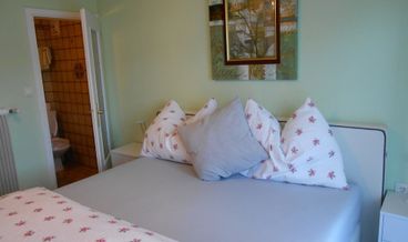 Bild på Comfort Double Room, Non Smoking, Mountain View-1 Queen Bed Free WiFi Breakfast for 1 Free breakfast Free self parking