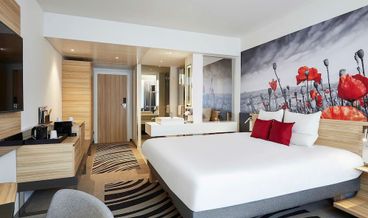 Bild på Superior Twin Room, Multiple Beds-2 Twin Beds and 1 Double Sofa Bed Non Refundable Free WiFi
