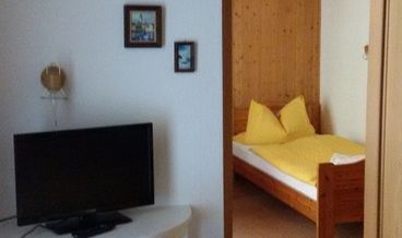 Bild på Double Room, Balcony-1 Queen Bed Non Refundable Free WiFi Free self parking