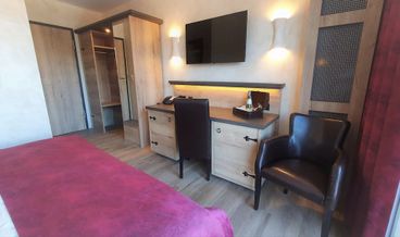 Bild på Comfort Double Room, Balcony-1 Queen Bed Non Refundable Free WiFi Free breakfast