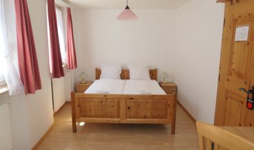 Bild på Basic Twin Room, Shared Bathroom-2 Twin Beds Free WiFi Free breakfast