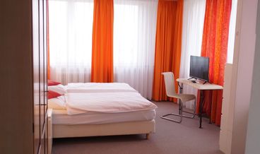 Bild på Business Double Room-1 King Bed Non Refundable Free WiFi Free self parking