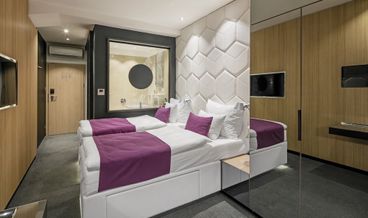 Bild på Superior Double or Twin Room (with Whirlpool)-1 King Bed Non Refundable Free WiFi Breakfast buffet