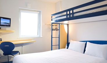 Bild på Triple Room, Multiple Beds-1 Double Bed and 1 Twin Bunk Bed Non Refundable Free WiFi Free self parking