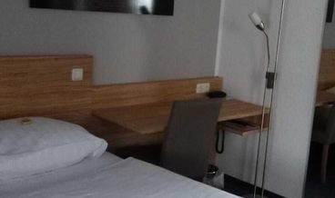Bild på Double or Twin Room-1 Queen Bed Non Refundable Free WiFi Free self parking