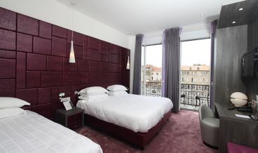 Bild på Triple Room-1 Queen Bed and 1 Twin Bed Non Refundable Free WiFi
