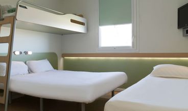 Bild på Triple Room, Multiple Beds-1 Double Bed and 1 Twin Bunk Bed Non Refundable Free WiFi Free self parking