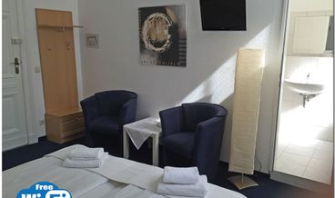 Bild på Double Room, Shared Bathroom-1 Double Bed Non Refundable Free WiFi