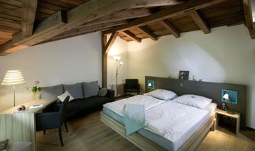 Bild på Standard Double Room, Courtyard View-1 King Bed Free WiFi Free self parking