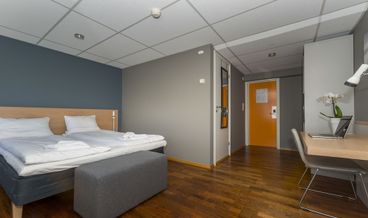 Bild på Basic Triple Room-1 Queen Bed and 1 Twin Bed Non Refundable Free WiFi