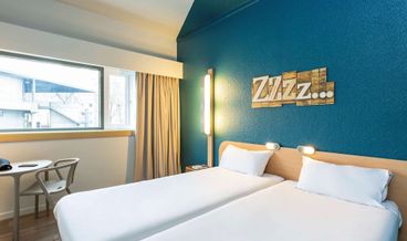 Bild på Triple Room, Multiple Beds-1 Double Bed and 1 Twin Bunk Bed Non Refundable Free WiFi
