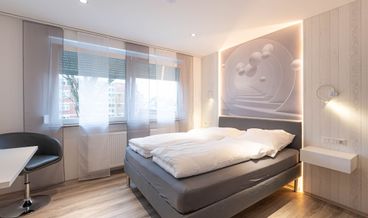 Bild på Apartment, Private Bathroom, Garden View (Zimmer 202)-1 King Bed Free self parking