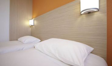 Bild på Standard Room, Multiple Beds-1 Double Bed and 1 Twin Bed Free self parking Free WiFi