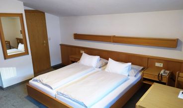Bild på Comfort Double Room, Balcony-1 King Bed Non Refundable Free WiFi Free self parking Free breakfast