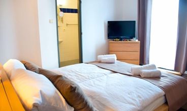 Bild på Standard Double Room (extra bed)-1 Queen Bed Free WiFi Free self parking
