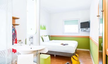 Bild på Triple Room, Multiple Beds-1 Double Bed and 1 Twin Bunk Bed Non Refundable Free WiFi