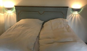 Bild på Quadruple Room, Non Smoking-1 Queen Bed and 1 Twin Bunk Bed Free WiFi Free self parking