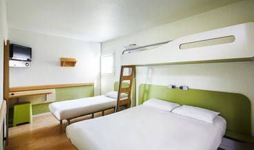 Bild på Triple Room, Multiple Beds-1 Double Bed and 1 Twin Bunk Bed Free WiFi Free self parking