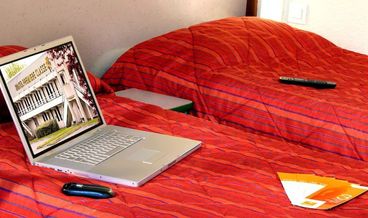 Bild på Standard Room, Multiple Beds (1 Double and 1 Single bed)-1 Double Bed and 1 Twin Bed Free breakfast Free self parking Free WiFi